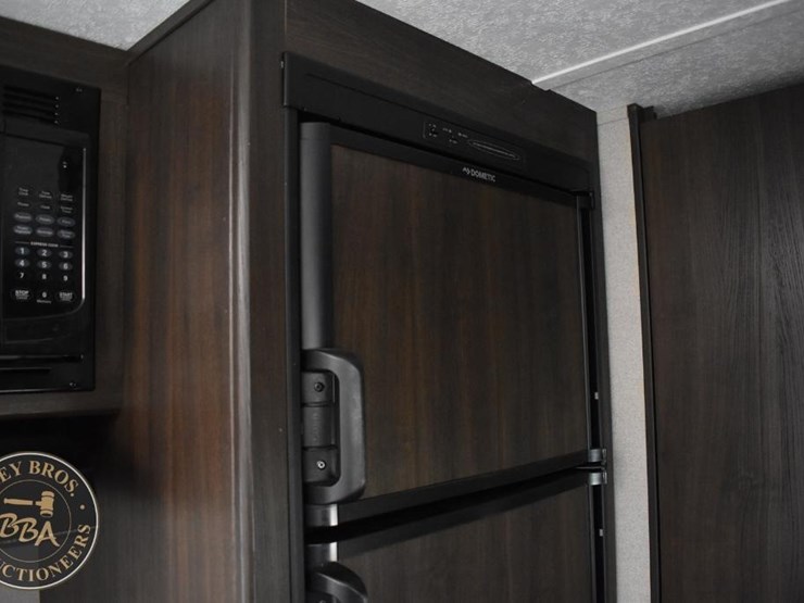 2019-keystone-rv-co-springdale-2200bh-46282-image-33