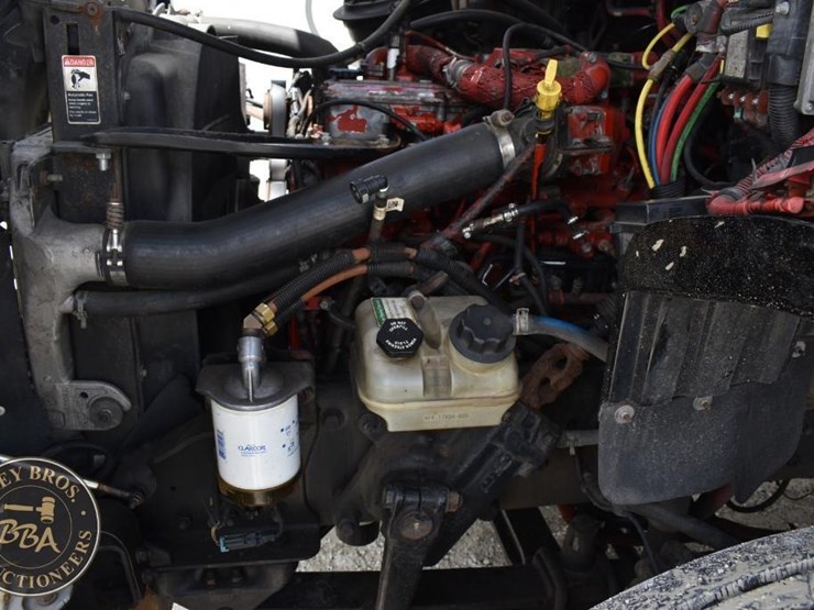 2015-freightliner-business-class-m2-106-image-26