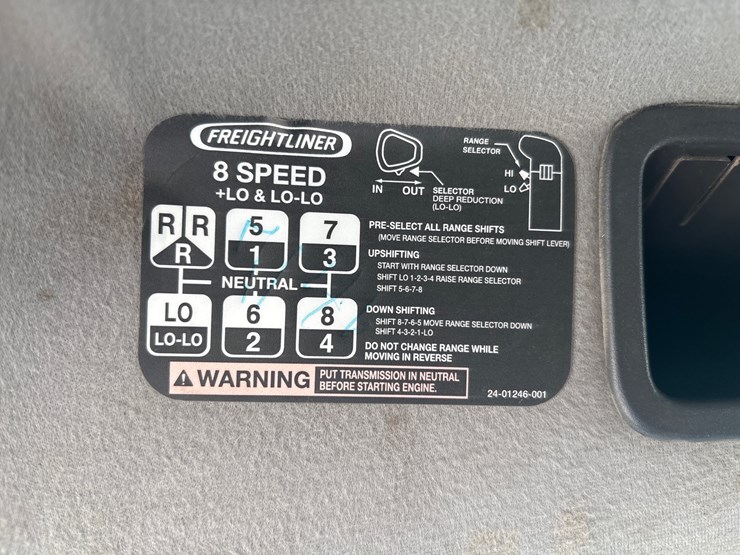 2015-freightliner-108sd-image-15