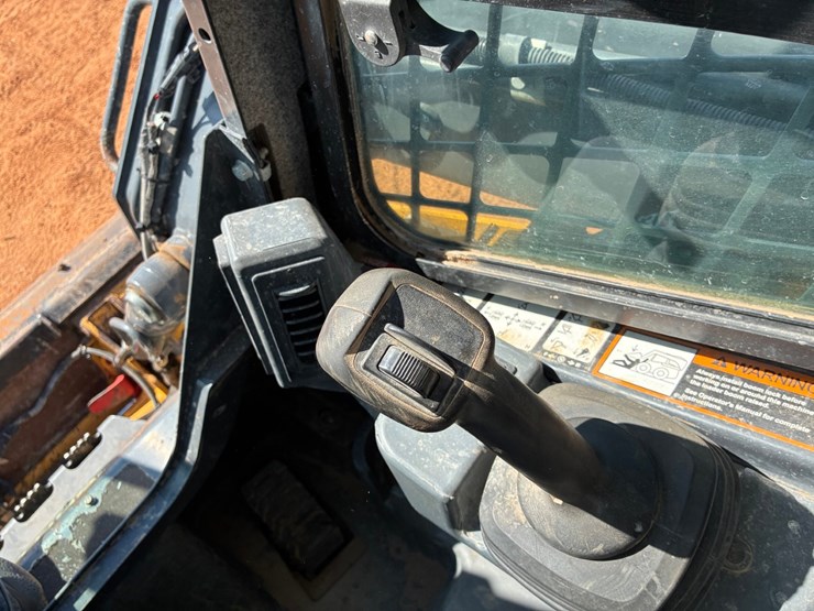 deere-325g-image-12