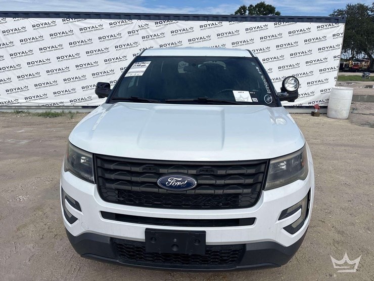 2018-ford-explorer-image-26