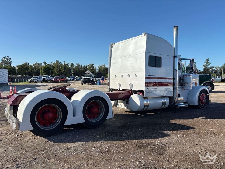 2005-peterbilt-379-image-3
