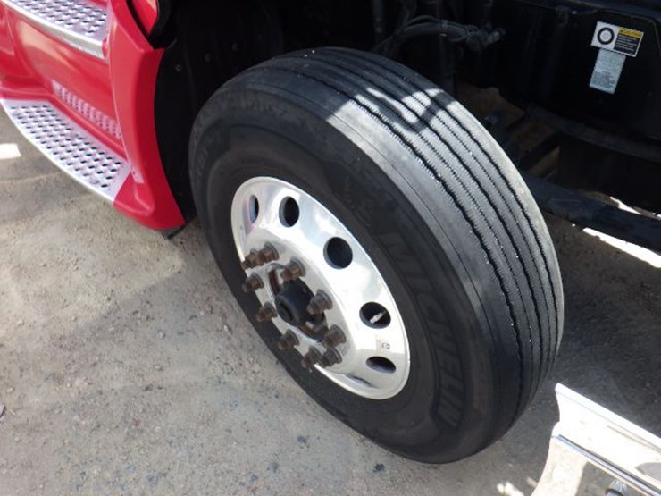 2019-kenworth-t680-image-31