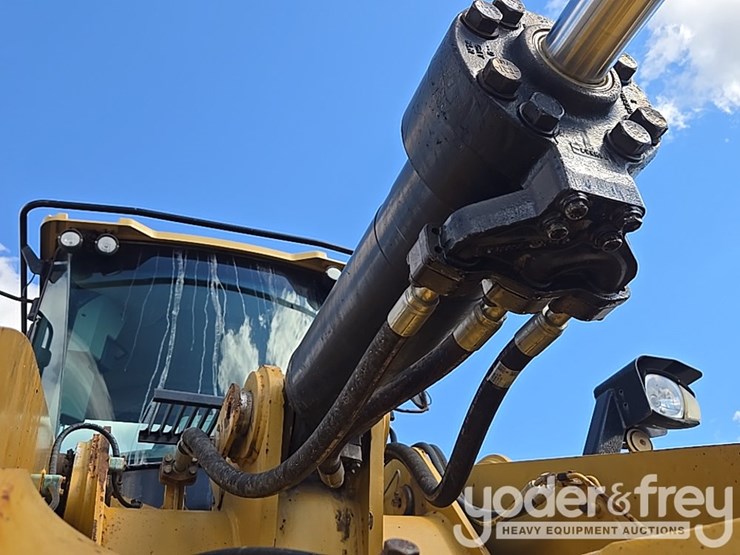 2015-caterpillar-966m-image-30