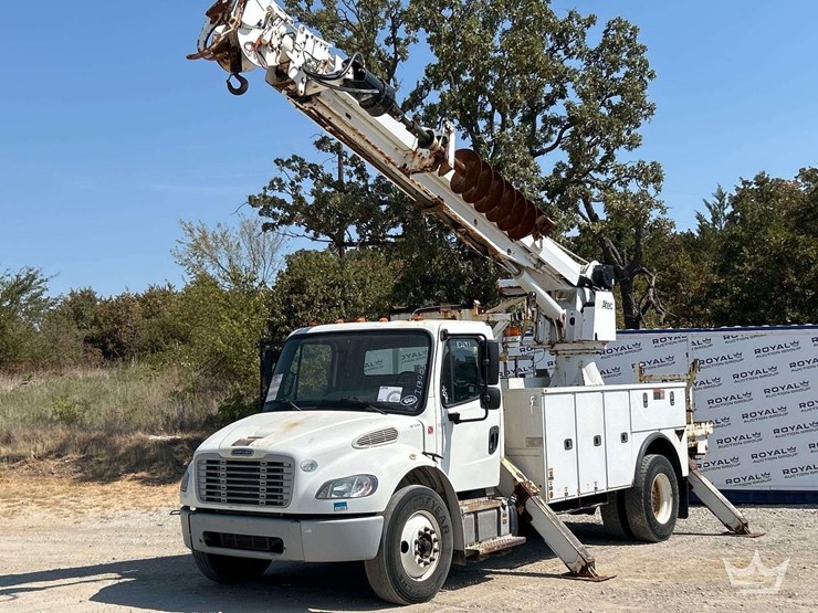 2016-freightliner-m2-106-image-1