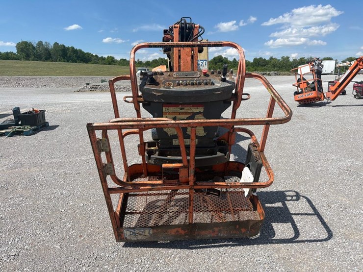 2005-jlg-e400ajp-image-2
