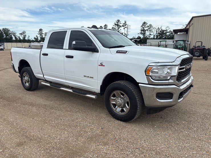 2021-dodge-2500-image-2