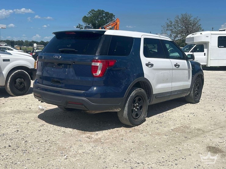2018-ford-explorer-image-3