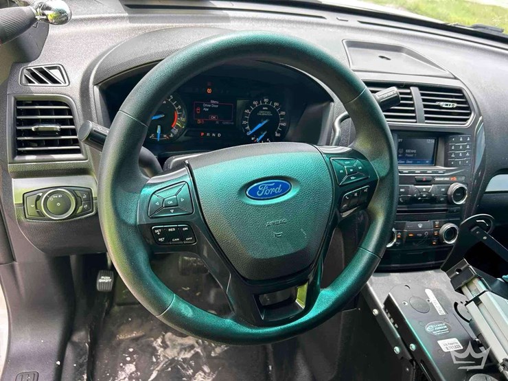 2016-ford-explorer-image-13