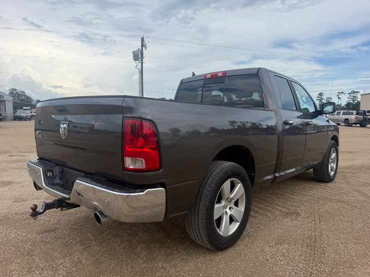 2014-dodge-ram-1500-image-3
