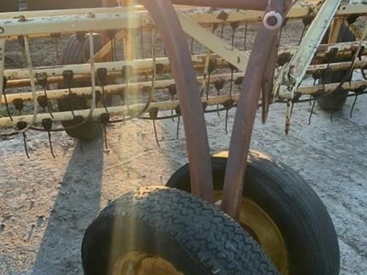 new-holland-258-image-6