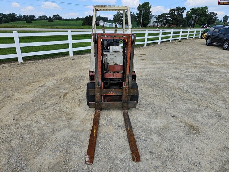 #38-•-nissan-5000-single-stage-fork-lift-image-8