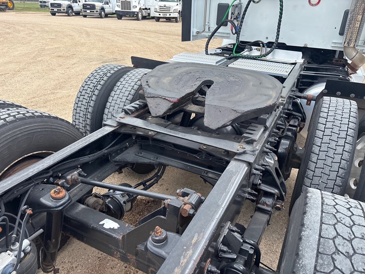 2020-peterbilt-579-image-8