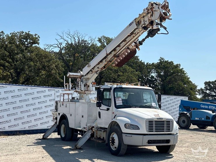 2016-freightliner-m2-106-image-4