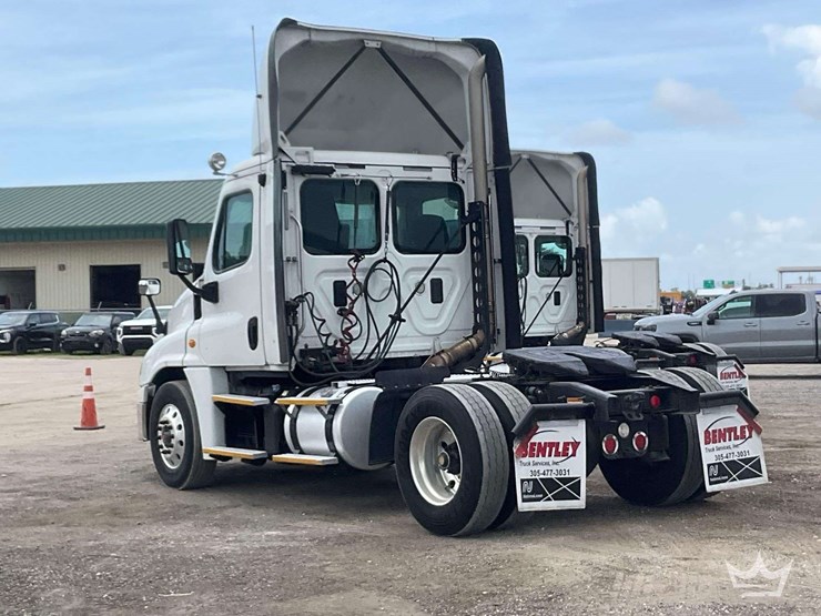 2017-freightliner-cascadia-125-image-4