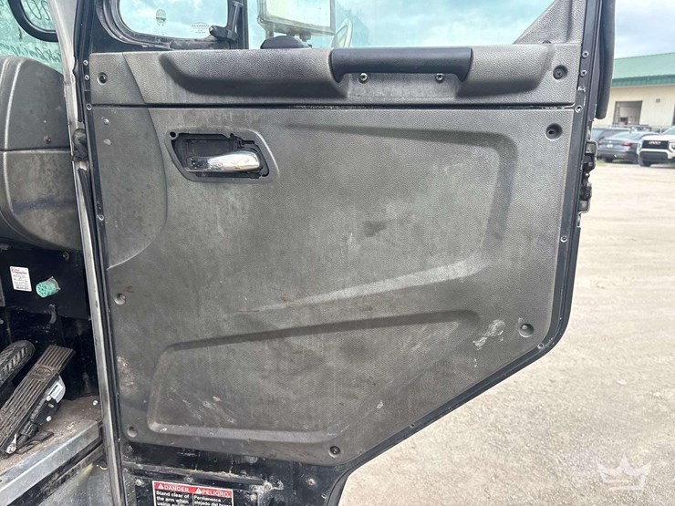 2019-peterbilt-520-image-26