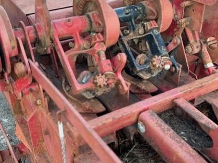 new-holland-273-image-5