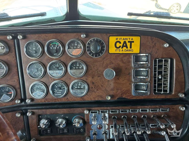 2005-peterbilt-379-image-18