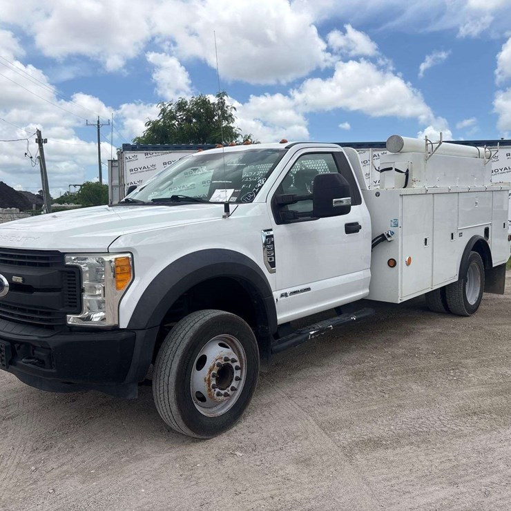 2017 FORD F550