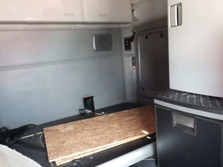 2019-kenworth-t680-image-7