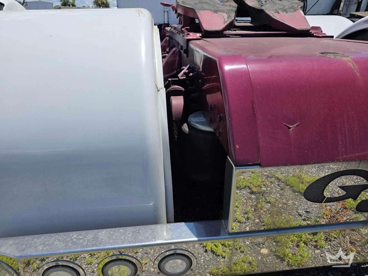 2005-peterbilt-379-image-51