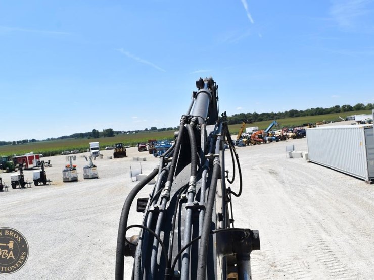 2014-deere-135g-image-53