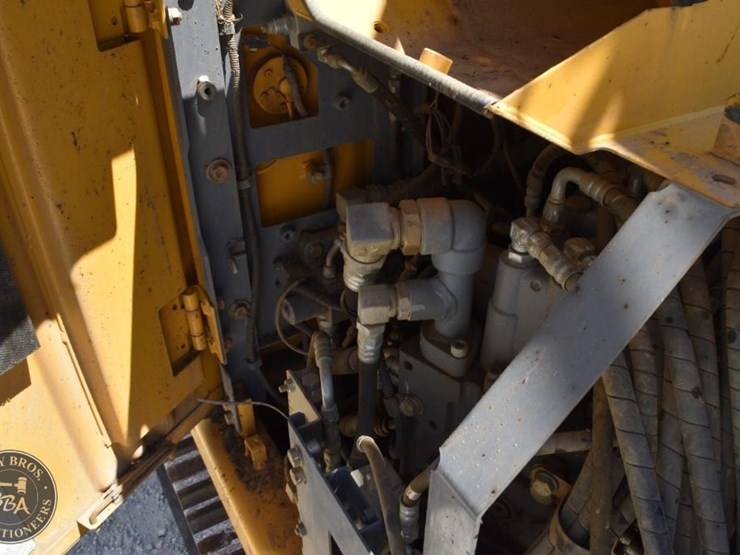 2014-deere-135g-image-48