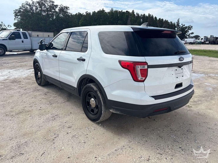 2018-ford-explorer-image-3