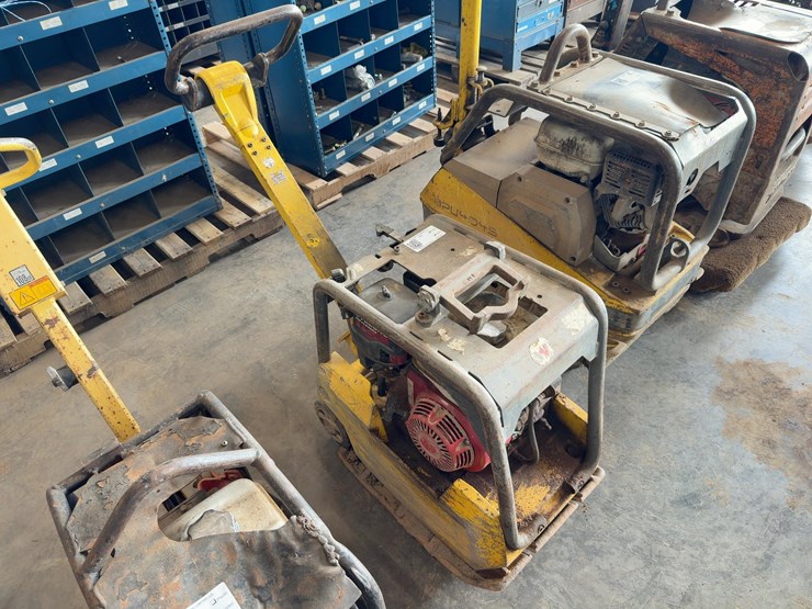 wacker-neuson-3050aus-reversible-plate-compactor-image-2