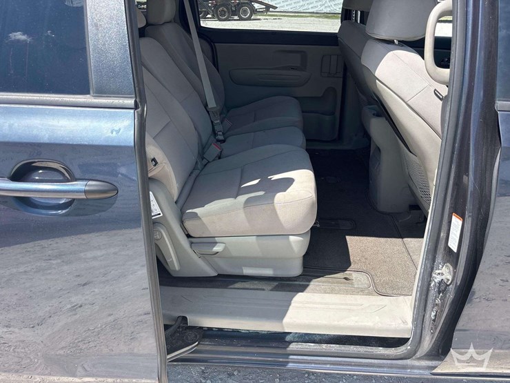 2015-kia-sedona-image-22