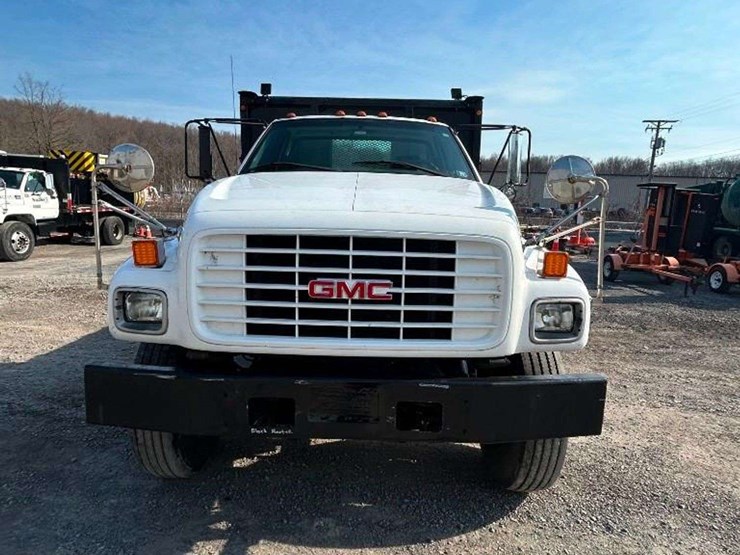 2001-gmc-7500-image-3