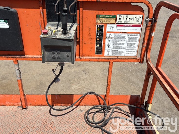 2017-jlg-4069le-image-19