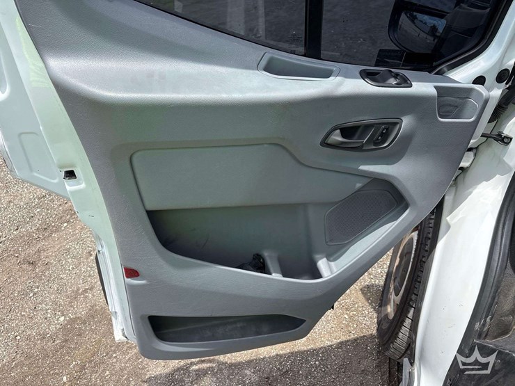 2017-ford-transit-image-12