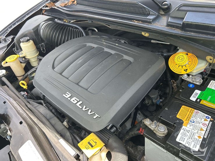 2014-chrysler-town-&-country-image-9