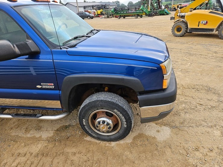 2004-chevrolet-3500-image-26