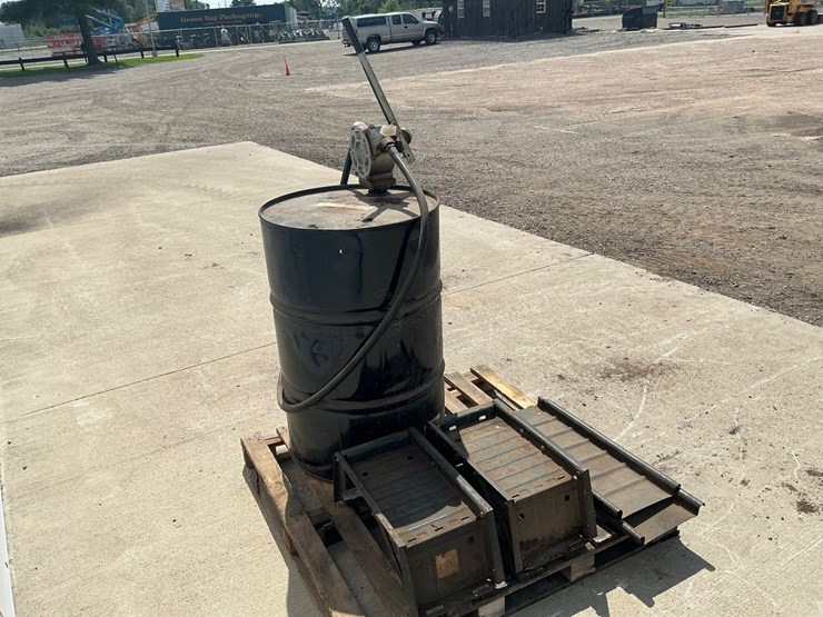 #5055-•-55-gallon-drum-with-great-plains-industries-hp100-pump-and-set-of-ramps-image-4