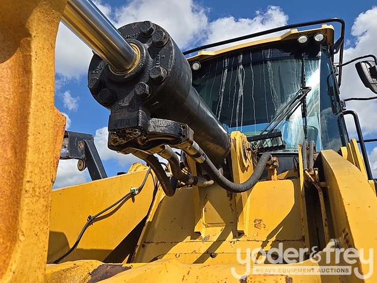 2015-caterpillar-966m-image-23