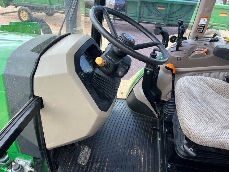 2022-john-deere-5100e-image-16