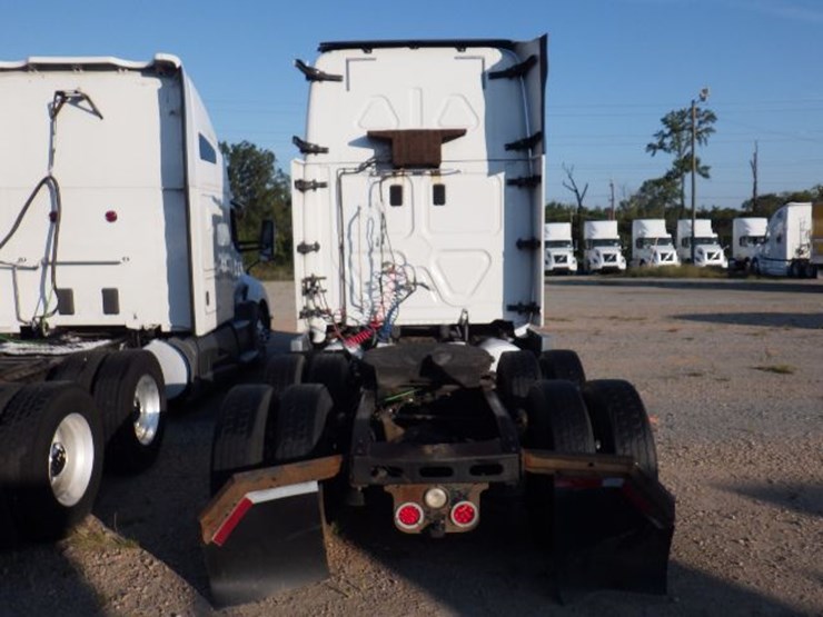 2015-freightliner-cascadia-125-image-14