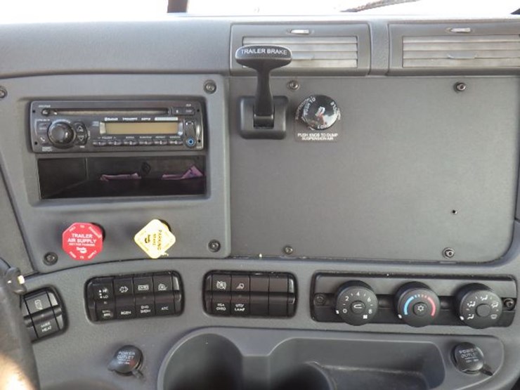 2017-freightliner-cascadia-125-image-16