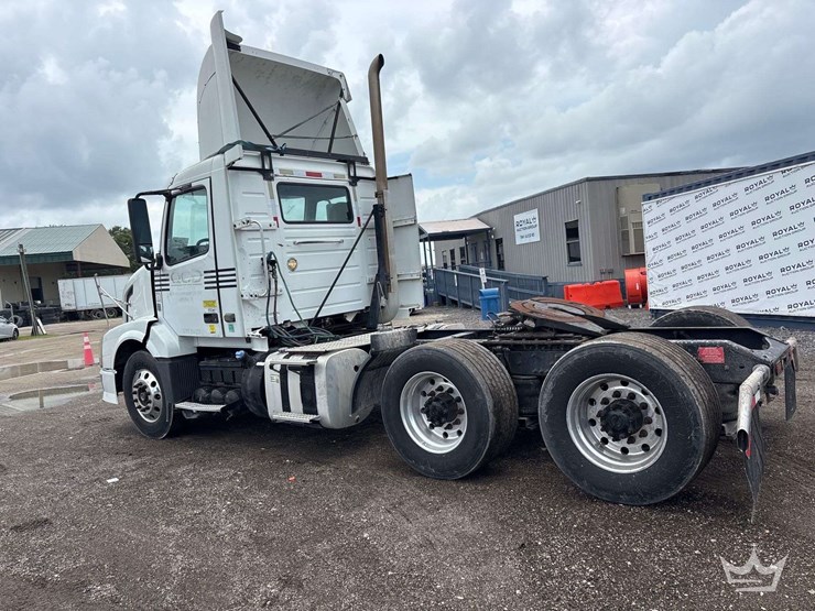 2017-freightliner-cascadia-125-image-50