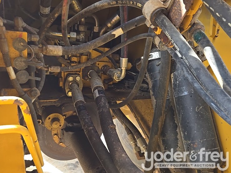 2015-caterpillar-966m-image-37