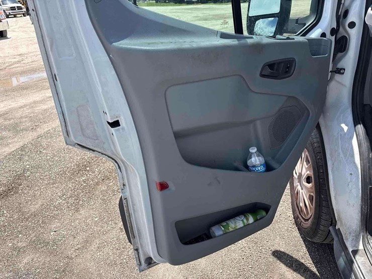 2016-ford-transit-250-enclosed-service-van-image-11