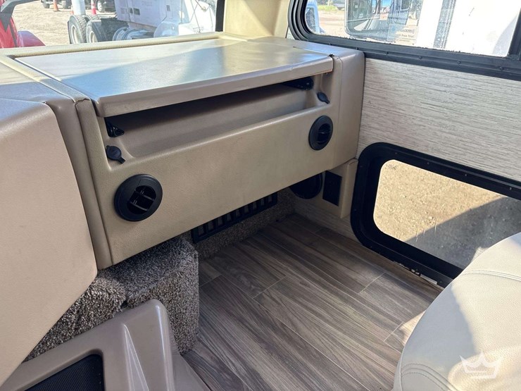 2020-ford-f53-thor-ace-32.3-33.5ft-class-a-motorhome-image-21