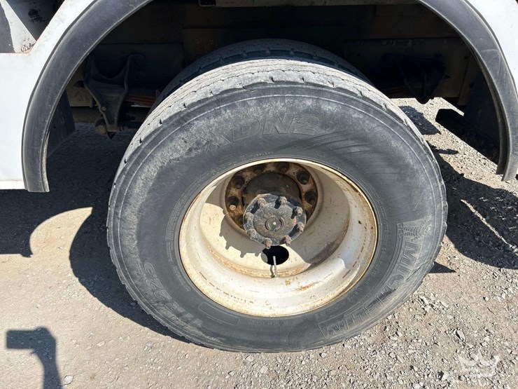 2014-international-durastar-4300-image-46