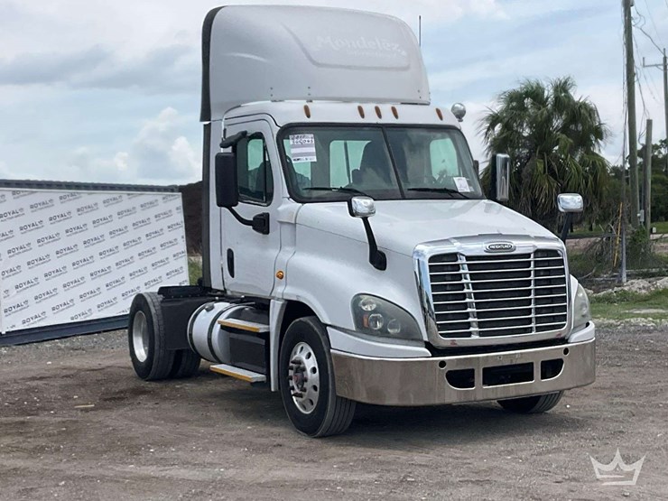 2017-freightliner-cascadia-125-image-2