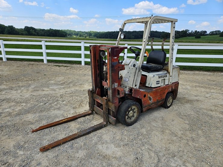 #38-•-nissan-5000-single-stage-fork-lift-image-1
