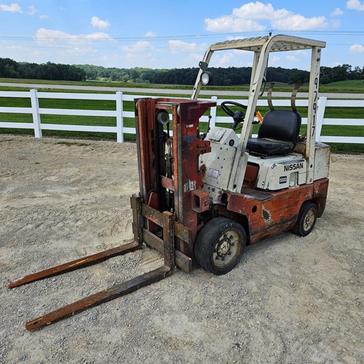 #38 • Nissan 5000 Single Stage Fork Lift