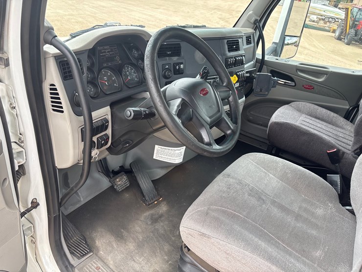 2020-peterbilt-579-image-5