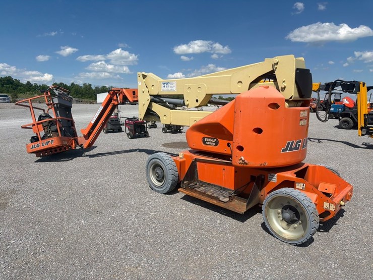 2005-jlg-e400ajp-image-5